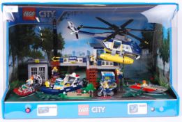 LEGO SHOP DISPLAY: An original Lego Shop Display cabinet,