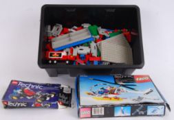 LOOSE LEGO: A collection of approx 3kg of loose vintage 1980's Lego - various blocks,