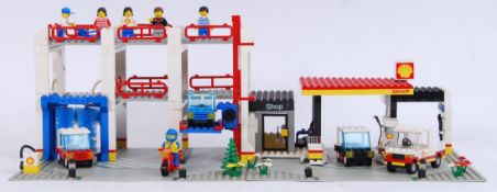 LEGOLAND SHELL STATION: An original vintage Legoland Lego ' Shell Petrol Station & Parking Garage