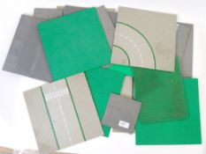 LEGO BASE PLATES: A collection of 19x assorted vintage Lego base plates.