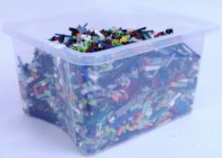 LOOSE LEGO: A collection of approx 7kg of assorted loose Lego to include Space, Bionicle, City,