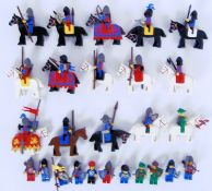 LEGO KNIGHTS: A good collection of 25x late 1970's / early 1980's Lego Knights / Castle minifigures.