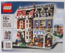 LEGO MODULAR: An original Lego Modular set ' Pet Shop ' 10218.