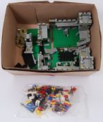 LEGO KNIGHTS: An original Lego Knights 6080 set ' King's Castle '.