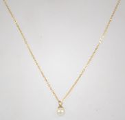 A hallmarked 9ct gold pearl drop pendant necklace with single pearl drop. Marked 9ct.
