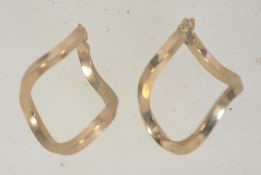 A pair of 9ct gold twisted hoop earrings with lever backs. Tests 9ct gold. Marked 375.