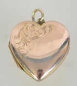 A 9ct gold heart shaped pendant locket marked 9ct back and front. Measures approx 3cms.