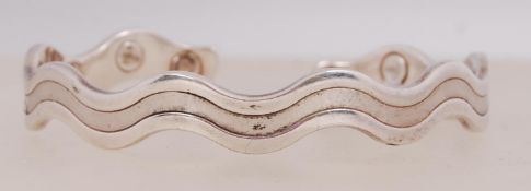 A 925 silver collar bangle with triple band wave. Marked 925. Weight 26g.