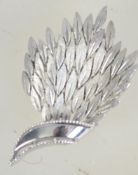 A vintage Trifari silver tone brooch with roller clip clasp. Signed Trifari verso. Measures 6 cms.
