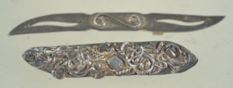 Two early 20th century white metal brooches with c clasps. Measures 7cms and 5cms.