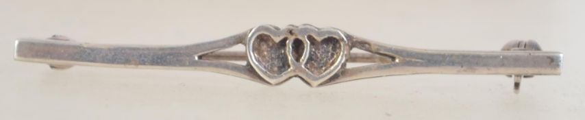 A 925 silver sweetheart brooch hallmarked with roller clip clasp. Measures 5cms.