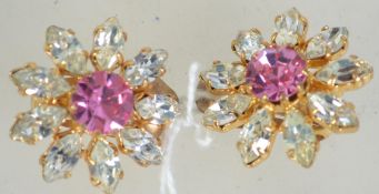 A pair of vintage gold tone rhinestone flower clip on earrings. Measures approx 3cms.