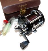 REEL: Abu Ambassadeur 6000C black multiplier reel, 3 screw end plate, foot stamp 067100, grooved end