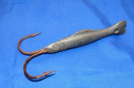 JIG LURE: Early lead fish shaped jig lure, 6