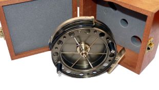 REEL: J W Young Purist 2 model 2041 Aerial trotting reel in as new condition, 4.5