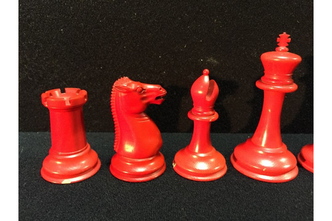 A late 19th/early 20th century carved and red stained Staunton pattern chess set In mahogany box. - Image 14 of 25