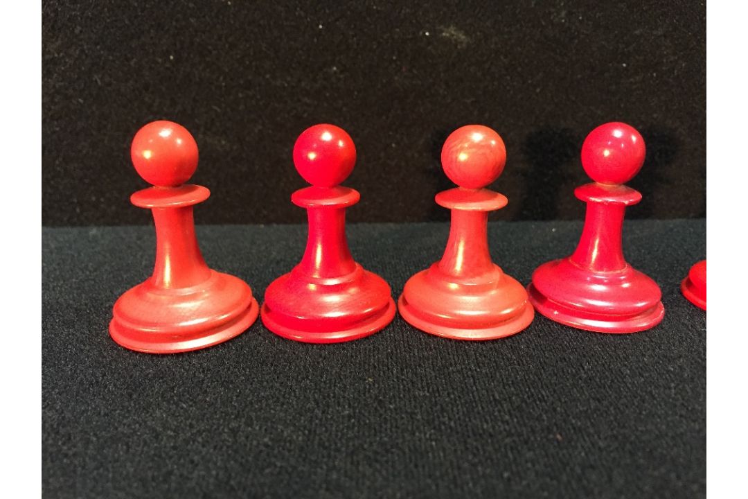 A late 19th/early 20th century carved and red stained Staunton pattern chess set In mahogany box. - Image 22 of 25