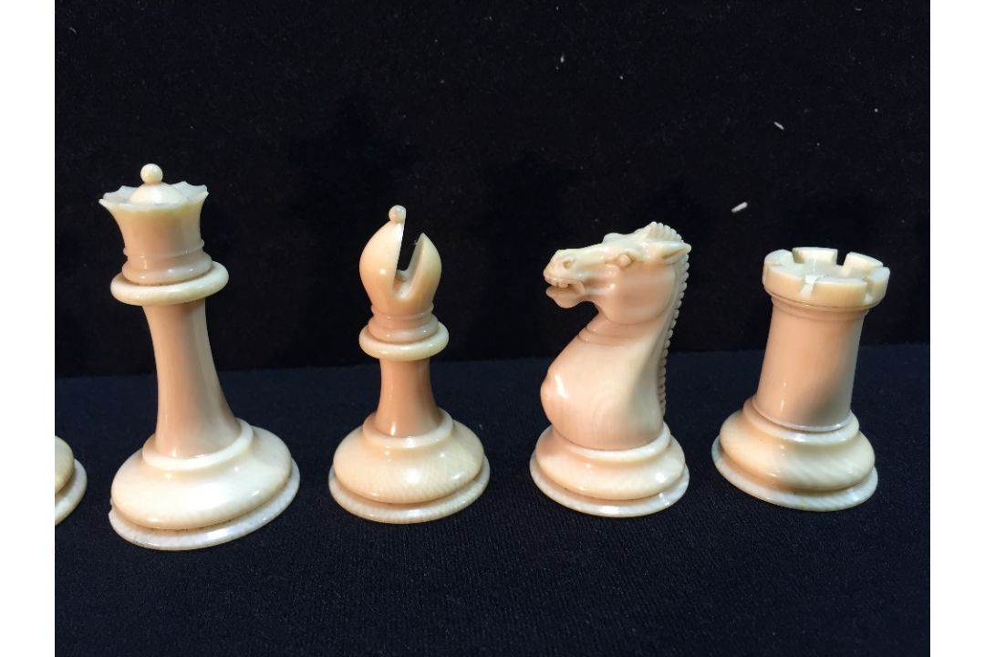 A late 19th/early 20th century carved and red stained Staunton pattern chess set In mahogany box. - Image 5 of 25