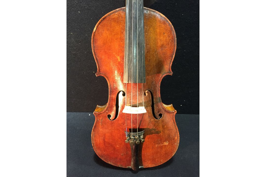 A 19th/20th century violin Bearing label for Ch. J.B. - Image 3 of 14
