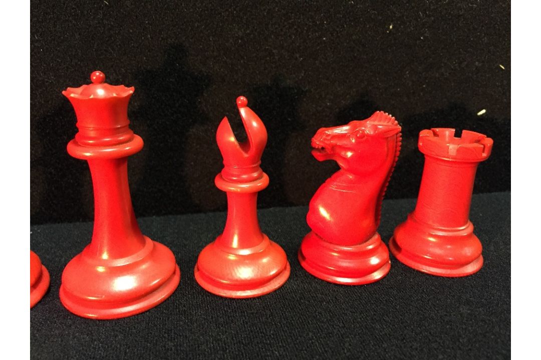 A late 19th/early 20th century carved and red stained Staunton pattern chess set In mahogany box. - Image 15 of 25