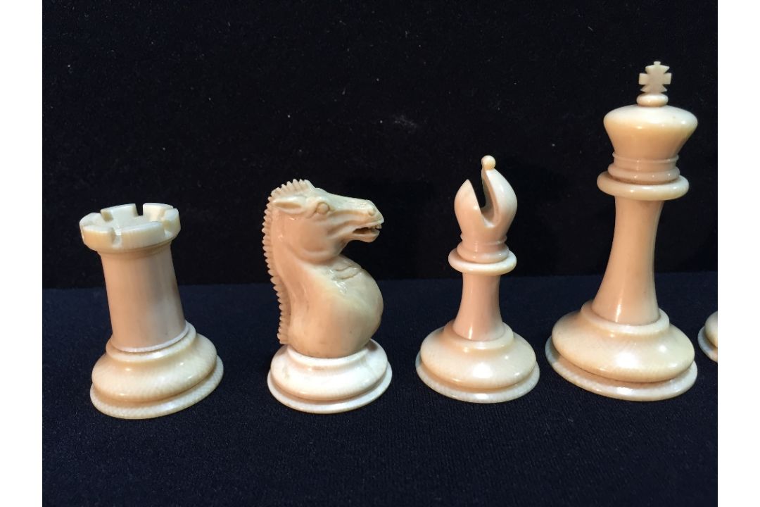 A late 19th/early 20th century carved and red stained Staunton pattern chess set In mahogany box. - Image 4 of 25