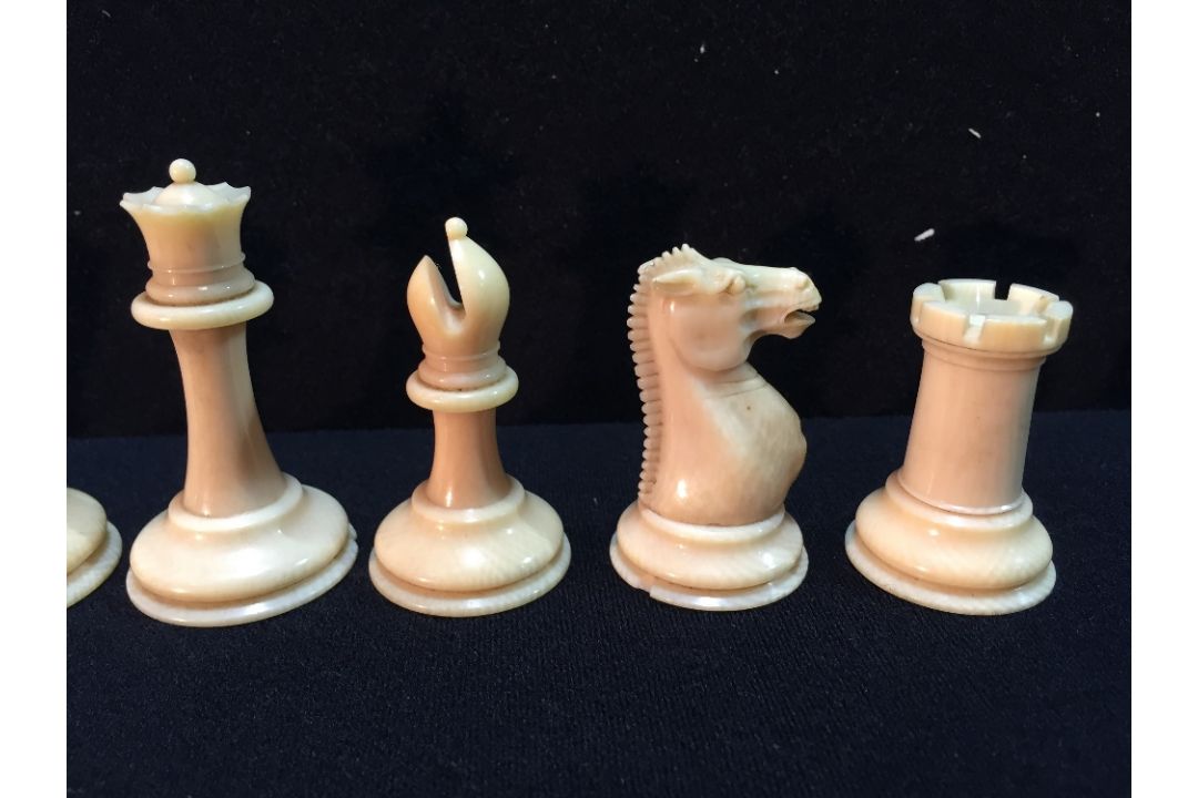 A late 19th/early 20th century carved and red stained Staunton pattern chess set In mahogany box. - Image 3 of 25