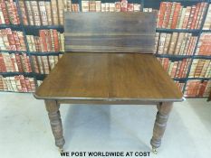 A late 19thC / early 20thC extending dining table (width 105cm)