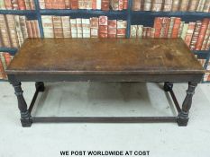 A coffee table with carved bulbous legs (L120cm)