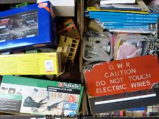 A collection of Hornby and other 00 gauge buildings and accessories,