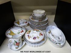 A quantity of Royal Worcester Evesham dinnerware approximately 32 pieces in total