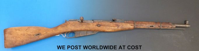Deactivated Russian Mossin Nagant Carbine rifle stamped with crest and 1944r, KA9121.