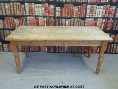 A pine kitchen table (L189cm x W82cm xH78cm)