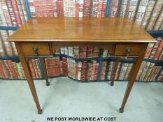 A 19thC /early 20thC ladies two drawer mahogany desk raised on tapering legs and spade feet (W85 x