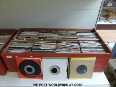 More than 1000x singles, the large majority are from the 1970s and 1980s.