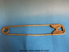 A point of sale novelty safety pin,