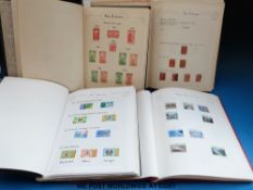 A good and comprehensive collection of New Zealand stamps in four albums 1862-1990s.