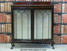 A bow front mahogany glazed display cabinet (W121 x D39 x H131cm)