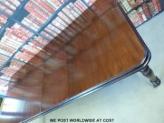 A Victorian mahogany extending dining table with two extra leaves (W98 x min L144 max L224 x H75cm)