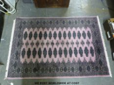 A Turkoman rug in lilac (125 x 190cm)