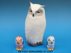 A pair of miniature Herend owls, both fishnet design, one blue,