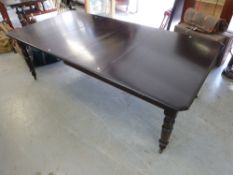 A late 19th / early 20thC extending dining table (W122 x max L240 x H75cm)