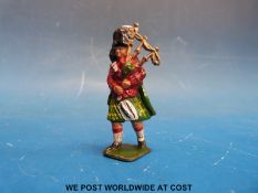 A quantity of diecast British soldiers to include Guardsman,