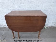 A 19thC mahogany drop leaf table raised on cabriole legs (L91 x max W140 x H73cm)