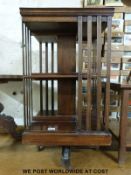 A mahogany revolving bookcase (W45 x H84cm)