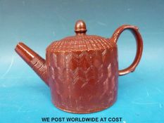 An 18th / 19thC Chinese Yixing teapot with incised decoration (9.