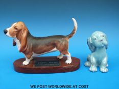 A Beswick Connossieur model Basset hound 'Fochno Trinket' 204B on base (15cm tall) together with