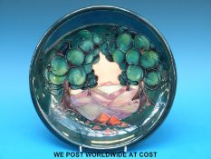 A Moorcroft charger decorated in the Mamoura pattern (26cm diameter)