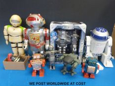 A quantity of robots to include a boxed 'Robbie the Machine Man' interactive alarm clock,