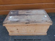 Pine carpenter's tool or travelling chest with metal handles to either end (width 83cm)