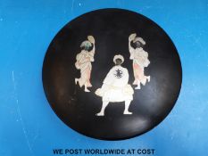 Six Chinese blue and white tea bowls bearing Kangxi mark in a circular lacquered box